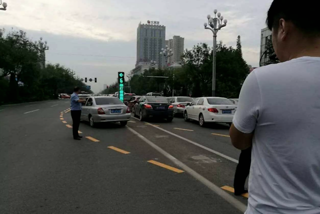 路口导向线压了违章吗_路口压导向车道实线扣分吗_路口导向线压线